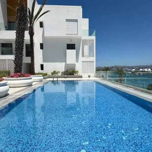 Luxury Tangier Marina 1BR Apartment with Pool, Parking & WiFi, hotel a Tànger