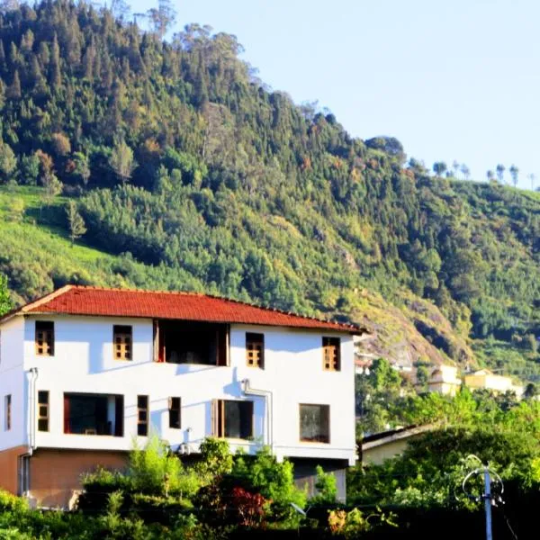 Satya Anand Cottage Pure Veg and Non Alcoholic Hotel, hotel v destinaci Coonoor