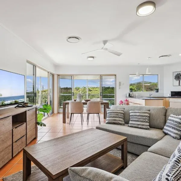 Oceanside Apartment with Views of Yaroomba Beach, отель в городе Yaroomba