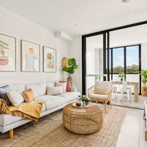 Coastal 2-Bed Apartment near Beach, khách sạn ở Deewhy