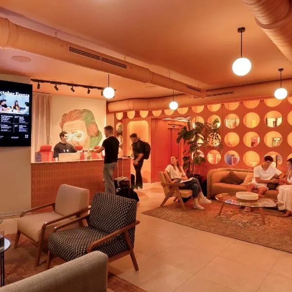 Coeo Hernan Ruiz Rooftop Pool Hostel, hotel in Málaga