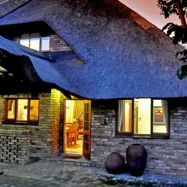 Legend Safaris 257A - in Kruger Park Lodge, מלון בRonaldsey