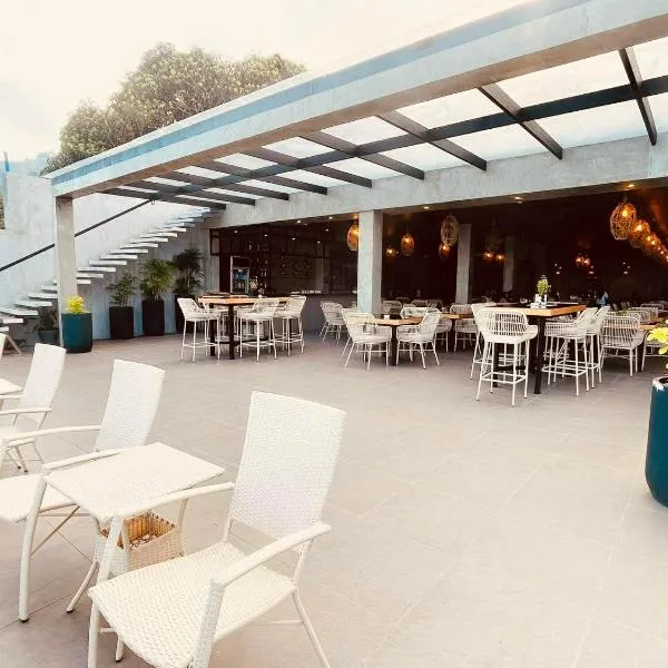 Casa Escondida Anilao Resort And Dive Center，位于马比尼的酒店