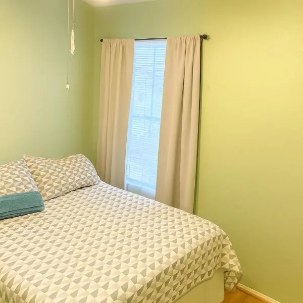 Willow brook room with TV, hotel in Hemet