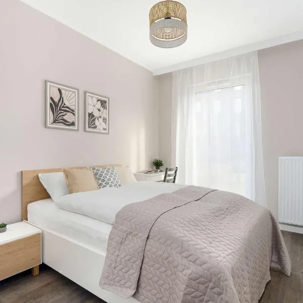 Prestigious Apartment with Terrace and Parking Close to the Airport Poznań by Renters Prestige: Poznań şehrinde bir otel