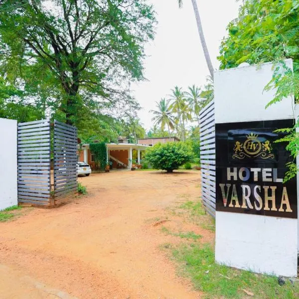 Hotel Varsha, hotel in Kekirawa