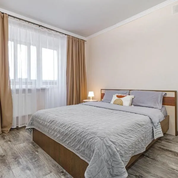 Уютная в новом доме с удаленным заселением, hotel a Pavlodar