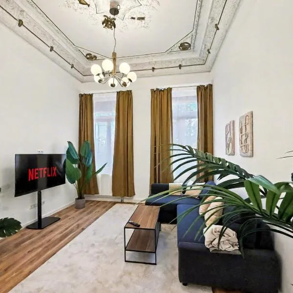 Stuck-Denkmal-Apartment zentral in Krefeld mit hohen Decken, hotell sihtkohas Krefeld