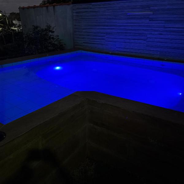 Refúgio com vista para montanhas, parquinho e piscina - Foto 5