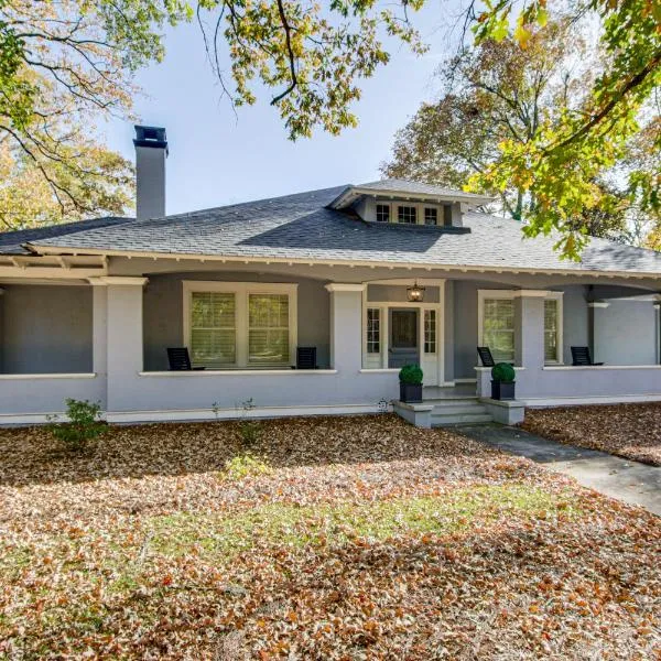 Walk to Coker University & Dtwn! Home w/ Game Room, hotel em Hartsville