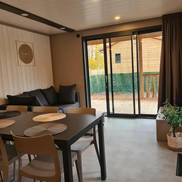 Chalet Lac du Der Giffaumont-Champaubert, hotel di Giffaumont