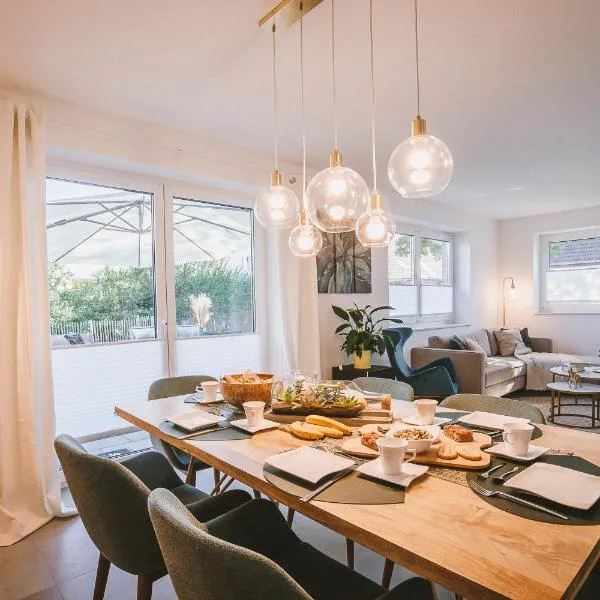 Lübeck में, होटल Ferienhaus in Lübeck ruhig mit Garten, Terrasse, Parkplatz, für 7 Personen