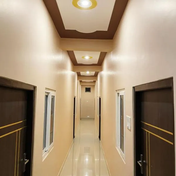 Hotel Jai Guru Ji Abode, hotell i Ayodhya