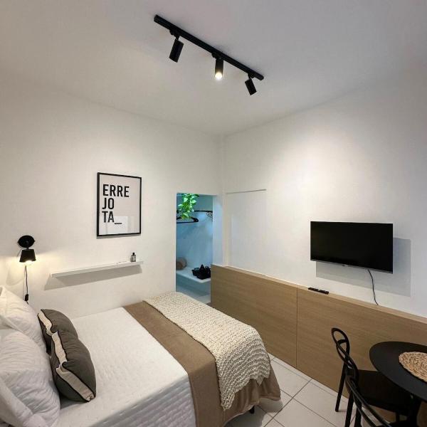 Studio Leblon, Dias Ferreira