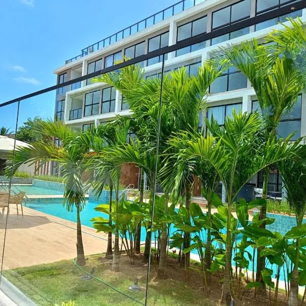 Flat has rooftop with barbecue and sea view, hotel in Tamandaré