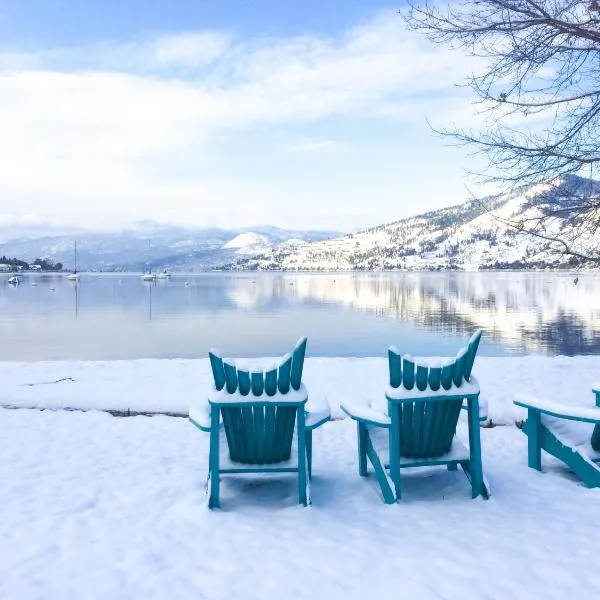 Top Floor Corner Lake Views Near Skiing, hotel di Vernon