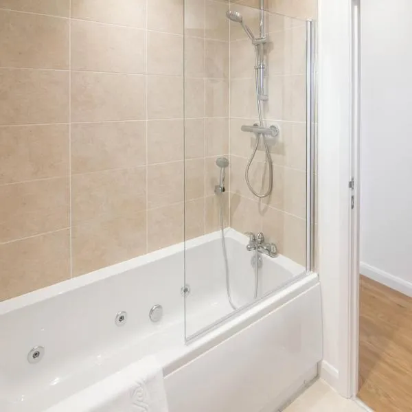 Caddys Corner Lodges, hotel en Porkellis