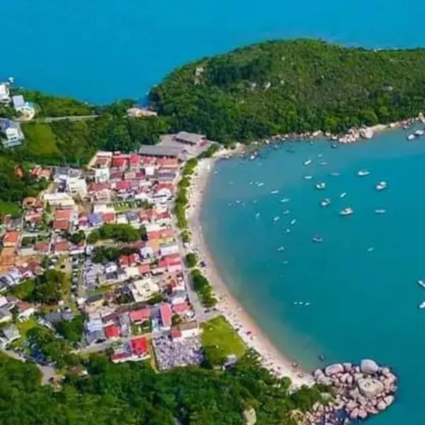 Casa, 100mts da praia Armação da Piedade, hotel in Governador Celso Ramos