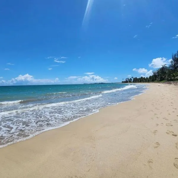 Ocean Motion Rental Casa en la playa con piscina cerca Yunque y VSjuan, ξενοδοχείο σε Loiza