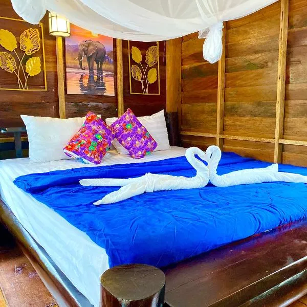 Lucky Resort, hótel í Ko Phayam