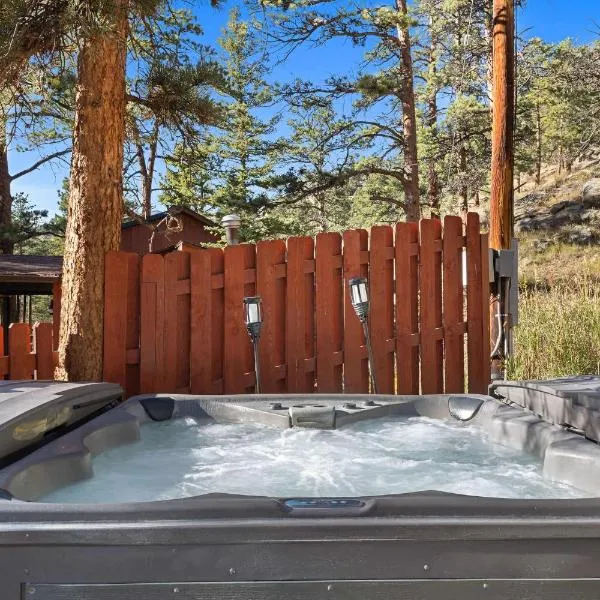 Cabin 6- Private Hot Tub 5 Min to RMNP، فندق في استيس بارك