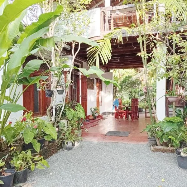 Hill Side Kings Villa (Colonial Bungalow), hotel in Hikkaduwa