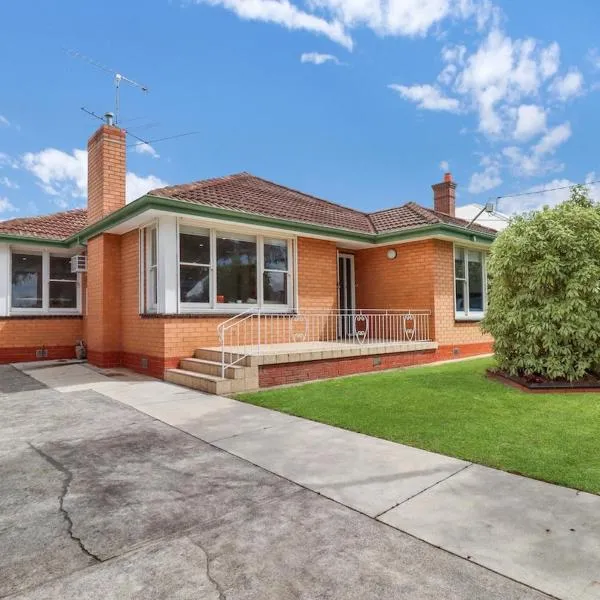 Cosy Church St - Sleeps 7, hotel v destinaci Geelong West