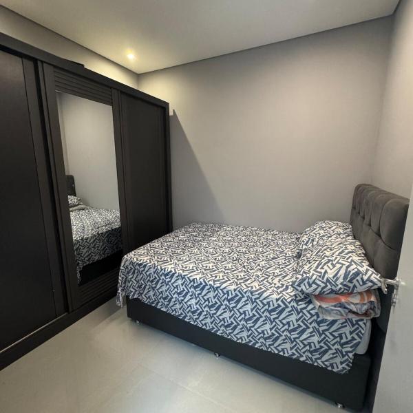 Apartamento Moderno 2 minutos da praia de copacabana - Foto 2