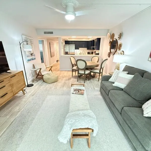 2 bedroom St Augustine Beachside Retreat steps to the Beach, hotel in St. Augustine