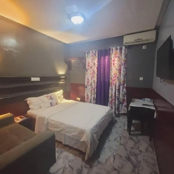Sunrise Center Bonapriso 104, hotel di Douala