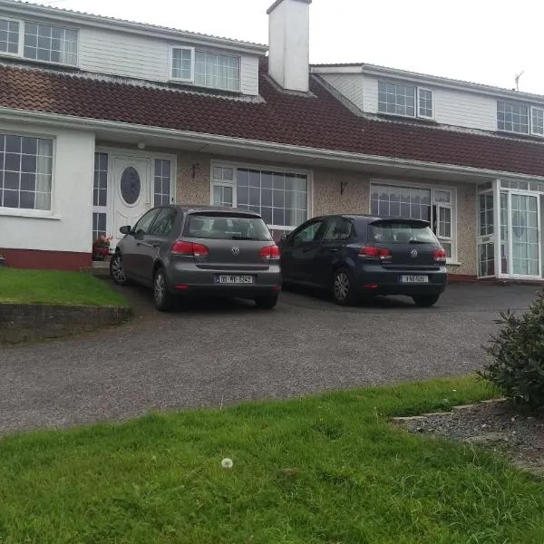 Ocean view B&B, hotel en Ballymacart Bridge