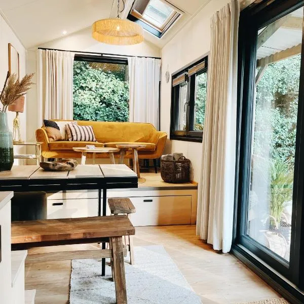 Tiny House met privé hottub, hotel di Rutten