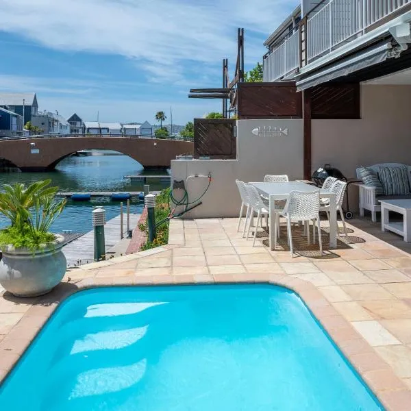 NEW LISTING - PARADISE ON THE WATER AT COMMODORE – hotel w mieście Knysna