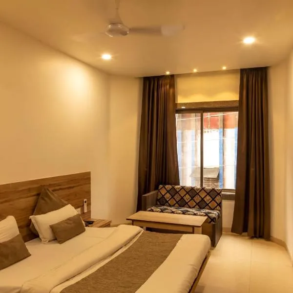 Adarsh Palace Hotel Near Bhopal Railway Station and Nadra Bus Stand Bhopal, ξενοδοχείο σε Bhopal