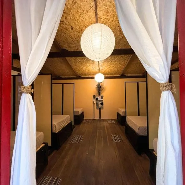 Sanctuary Hostel - Art & Adventure, hotel en Phra Ae beach