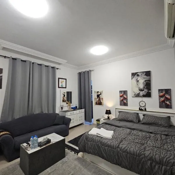 Studio towam hospital 2, hotelli kohteessa Al Ain