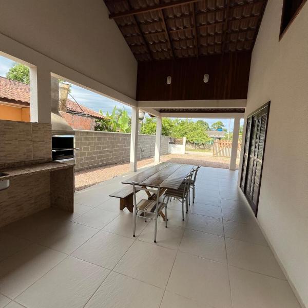 Casa agradável com churrasqueira e área externa - Foto 4