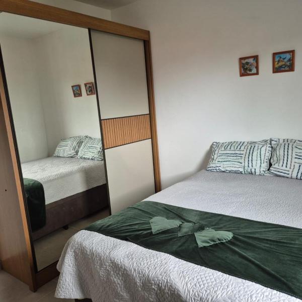 lindo apartamento martim de sá 2 dormitórios pé na areia 14 A mauro