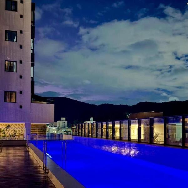 Refúgio em BC - Piscina, 2 Vagas e Praia a Pé