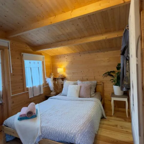 Chalet avec salle d'eau, hotel in Chavagne