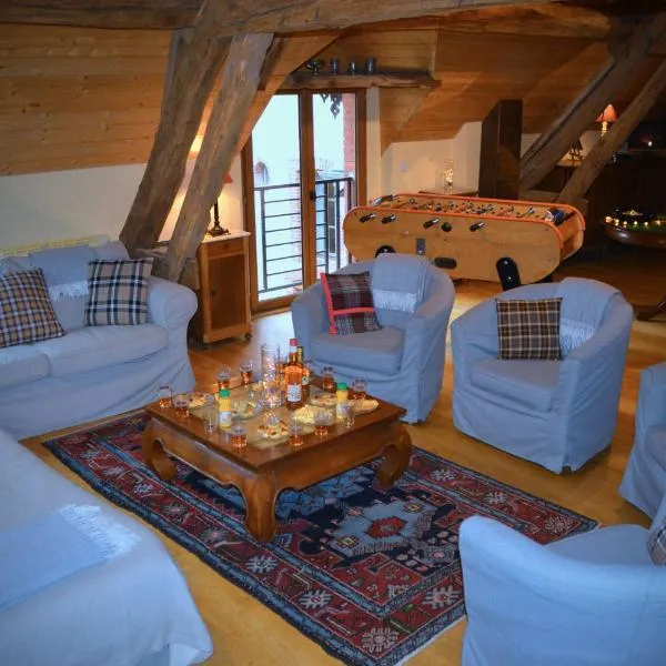 Cottage Mackinley, séjour spacieux et chaleureux, salon de jeux, grande salle à manger, contes,15 pers, Centre Historique, gare TER, hotel v destinaci Aubigny-sur-Nère