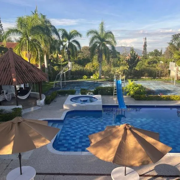 Hermosa Casa Quinta En Chinauta, hotel v destinácii Chinauta