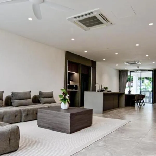 Modern Luxury Villa Hinai by Simple Sanctuary, Hotel in George Town