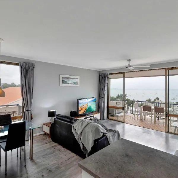 OCEAN VIEWS 16 pool & Spa Wi-FI, hotel ad Airlie Beach