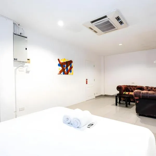 XX Mitr Inn Sukhumvit 2 - มิตร อินน์ สุขุมวิท 2, hotel in Bang Kapi