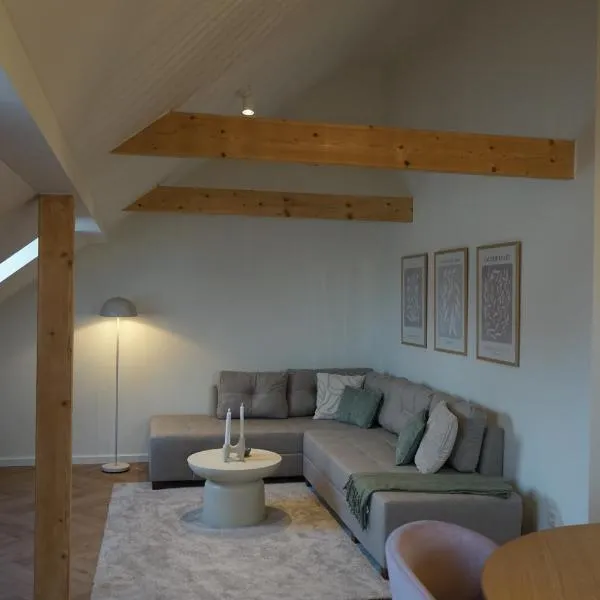 Dachgeschosswohnung im Stadtzentrum für 4 Personen, отель в Падерборне