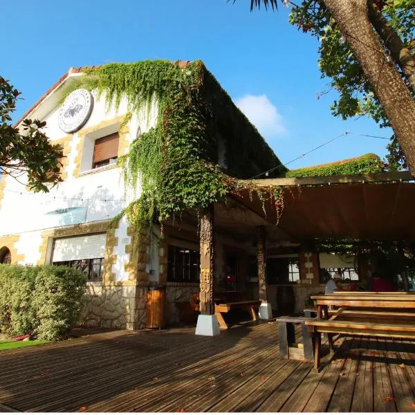 Latas Surf House: Somo'da bir otel