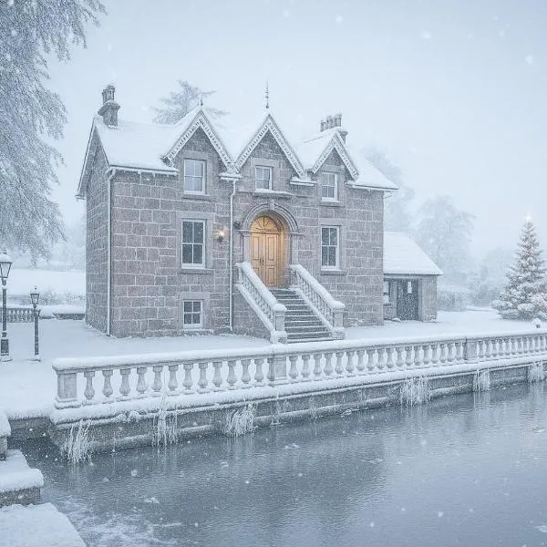 The Doune, Luxury Traditional Country House with hot tub, hotel v destinaci Inverness