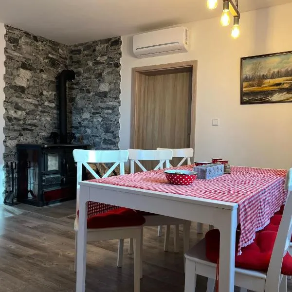 Chalupa u lesa v Železných horách, hotel in Žlebské Chvalovice