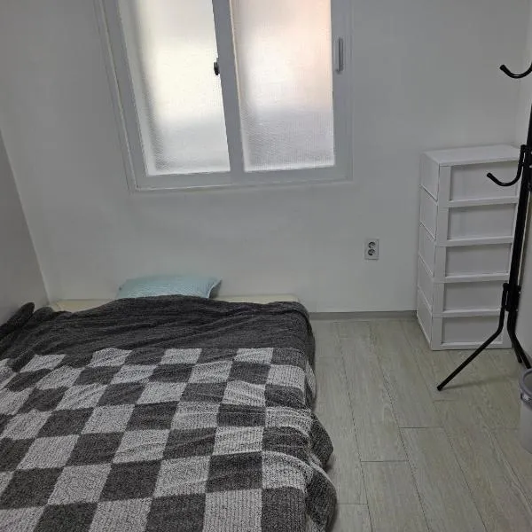 John's place, hotel in Seoel